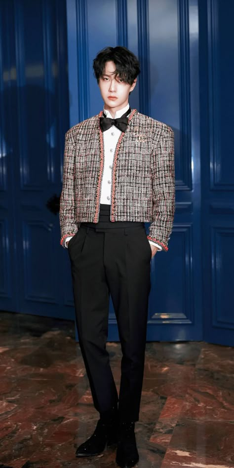 Male Chanel Outfit, Cropped Suit Jacket Men, Cropped Blazer Outfit Men, Chanel Blazer Outfit, Cropped Jacket Men, Korean Boy Outfit, Double Breasted Blazer Men, Men Crop Top, Cropped Blazer Outfit