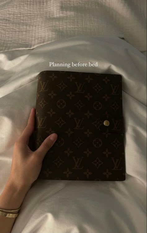 Night routine Louis Vuitton Planner Aesthetic, New York Girl Aesthetic, Dirty Martini Aesthetic, Old Money Style Aesthetic, Winter Girl Aesthetic, Pr Job, Wealthy Aesthetic, Aesthetic Louis Vuitton, Louis Vuitton Notebook