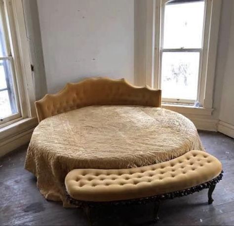 Bed Coquette, Round Bed, Round Beds, Chaise Lounge, Accent Chairs, 1970s, Lounge, Couch, Bed