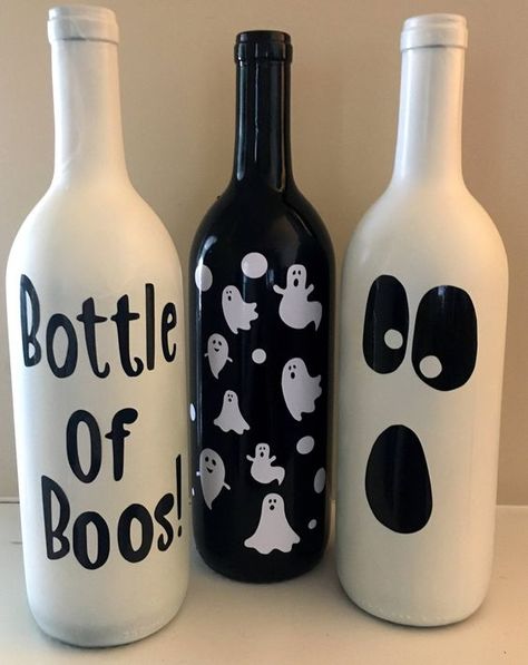 Halloween Wine Bottle Crafts, Upcycled Wine Bottles, Halloween Wine Bottles, Liquor Bottle Crafts, Painted Bottles, Halloween Bottles, Glass Bottle Diy, Halloween Wine, Diy Glass Bottle Crafts