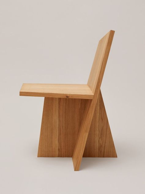 Crooked Collection by Nazara Lázaro | Aesence® Table Chair Design, Minimalist Wood Furniture, Mcm Chair, Floor Futon, Minimal Table, Study Interior Design, Minimalist Chair, Chair Design Wooden, Oak Panels