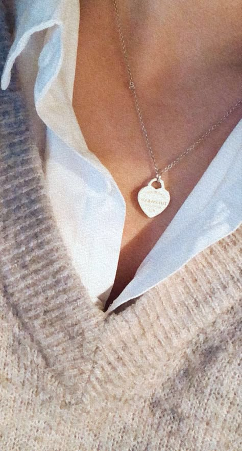 Tiffany Heart Necklace Outfit, Tiffany Heart Necklace Aesthetic, Tiffany And Co Necklace Aesthetic, Tiffany Necklace Outfit, Tiffany Necklace Aesthetic, Tiffany & Co, Tiffany And Co Aesthetic, Tiffany Aesthetic, Tiffany Co Necklaces