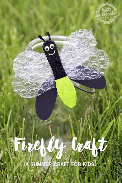 Firefly craft- paint wooden spoon or craft stick & bubble wrap for the wings !! Bubble Wrap Crafts, Firefly Craft, Fireflies Craft, Insect Crafts, Bug Crafts, Summer Crafts For Kids, Wooden Spoon, Childrens Crafts, The Wings