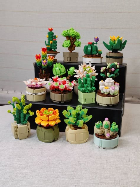 Nifeliz Succulents sets: Two great Lego Botanical alternatives Aesthetic Legos, Lego Shelf, Lego Botanical, Licorice Allsorts, Lego Plants, Lego Room Decor, Lack Motivation, Easy Lego Creations, Lego Decorations