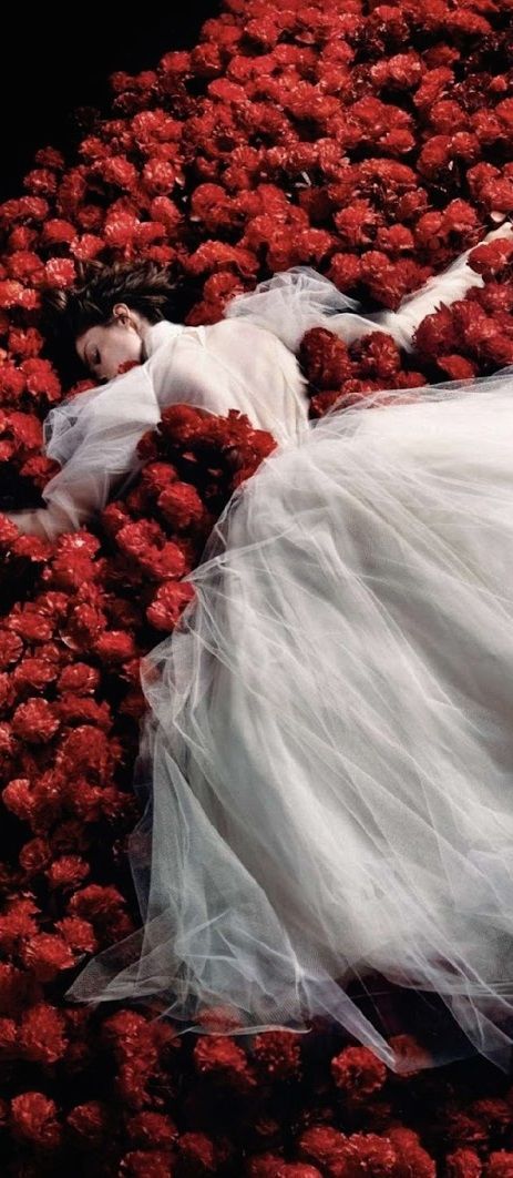 I Want To Lay In You, Be In Your Skin, On Top Of Your Skin, Kiss & Caress All Of Your Skin With My Lips.❤️ You Want That? Bed Of Roses, Pretty Princess, Fantasy Photography, Ciel Phantomhive, Foto Art, 인물 사진, Editorial Photography, Red Flowers, Fashion Photo