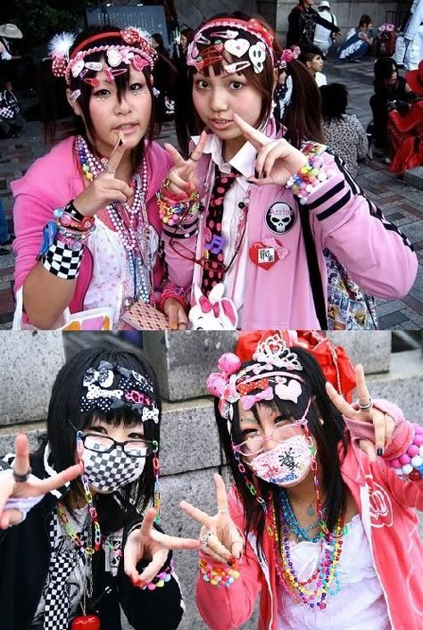 Harajuku Fashion Street 90s, Street Fashion Colorful, Fashion Baggy Clothes, Colorful Harajuku, Decora Kei Fashion, Kera Magazine, Dark Decora, Decora Harajuku, Oshare Kei