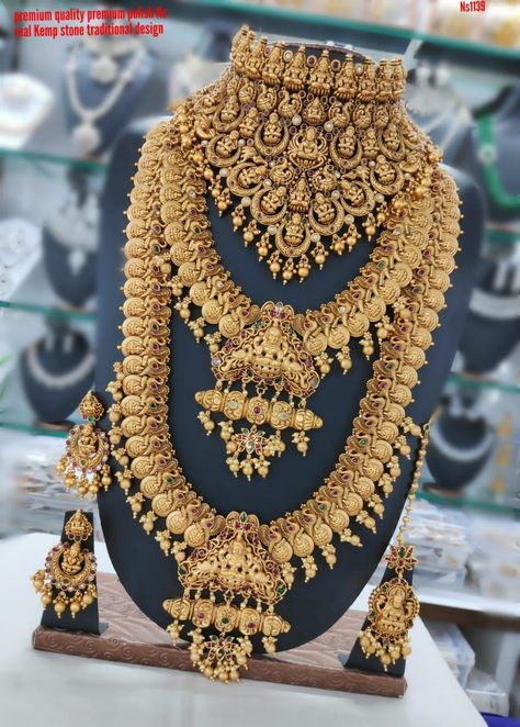 Gold Jewellery Set For Bride, Wedding Jewellery Collection Gold, Wedding Jewellery Designs, Necklace Set Gold, Bridal Jewellery Inspiration, Indian Wedding Jewelry Sets, Bridal Necklace Designs, Neck Pieces Jewelry, Wedding Necklace Set