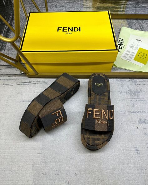 Fendi Sunshine Brown fabric flatform slides 👉Available Now👈 ➡️DM for more details and Price ➡️Payment method PayPal ➡️Delivery all over the world 🌎 Fendi Sunshine, Show Case, Brown Fabric, How To Get Rich, Hand Bags, Bags Shoes, Show Me, Designer Bags, Belts