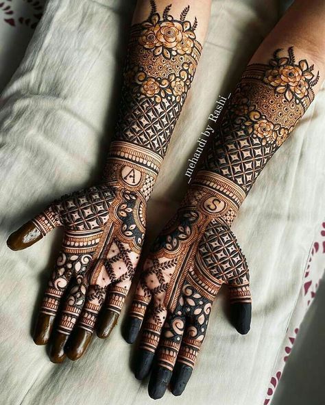 Mehndi Design For Bride, New Mehandi, Hand Mehndi Designs, Mehndi Designs 2018, Legs Mehndi Design, Mehndi Designs Bridal Hands, Full Hand Mehndi, Beautiful Henna, Rose Mehndi Designs