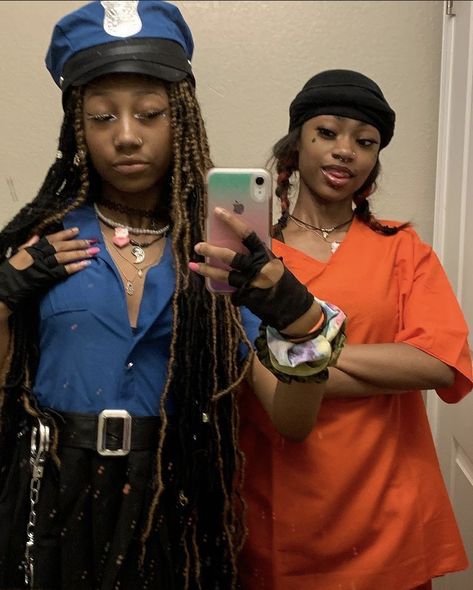 Matching Outfit Halloween, Duo Halloween Costumes Black And Mexican, Costumes For Halloween Duo, Casual Halloween Costumes For Women, 4 People Matching Halloween Costumes, Black Halloween Costumes Women, Best Friend Matching Costumes, Easy Best Friend Halloween Costumes, Duo Halloween Costumes Black People