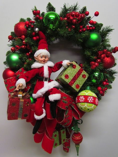 Elves Christmas Decorations, Christmas Elves Decorations, Elf Wreath Ideas Diy, Elf Decorations Christmas, Christmas Star Wreath, Mini Centerpieces, Whimsical Elf Christmas Decor, Elf Wreaths Deco Mesh, Christmas Doorway Decorations