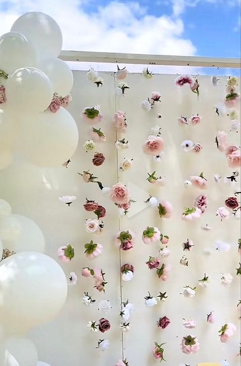 Shower Flowers, Garden Party Bridal Shower, Office Elegant, Bridal Shower Inspo, Garden Bridal Showers, Bridal Shower Backdrop, Wildflower Baby Shower, Baby In Bloom, Bridal Shower Inspiration