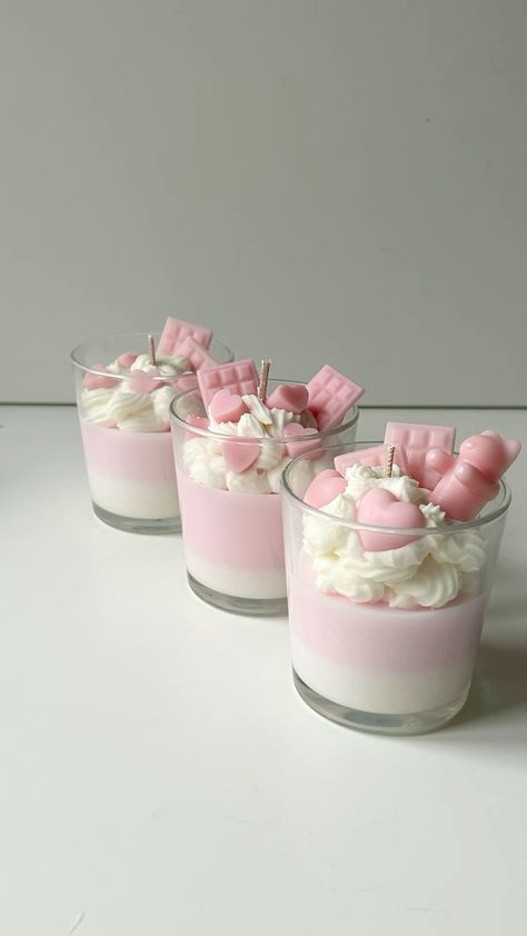 Dessert Candle Ideas, Pink Candles Aesthetic, Pinterest Candles, Cute Candles Aesthetic, Candles Dessert, Decorating With Candles, Heart Candles, Candle Making Recipes, Dessert Candle