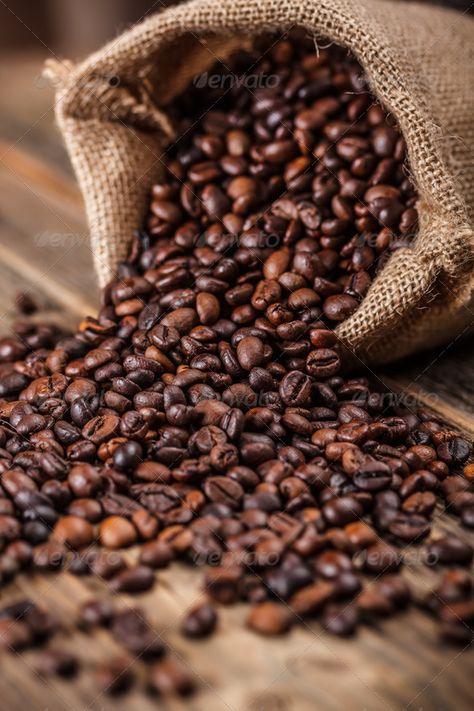 Coffee Beans Photography, Fresh Coffee Beans, Coffee Shot, Roasted Coffee Beans, Coffee Uses, Coffee Photography, Coffee Packaging, Buy Coffee, Fresh Coffee