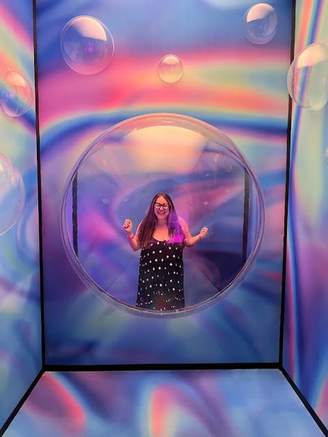 The Beauty of Life: What to Do in LA: Visit Bubble Planet Experience What To Do In La, Bubble Room, Pears Soap, Infinity Room, Bubble World, Office Graphics, Experiential Design, Photo Walls, Idea Box