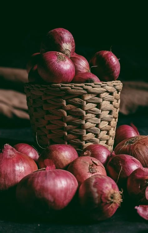 Onion Flatlay Onion Aesthetic, Onion Photography, Onion Pictures, Indian Pickles, Painting Themes, Food Photography Composition, Indoor Photography, Fruit Wallpaper, Homemade Spices