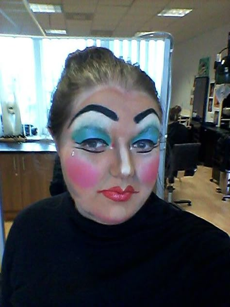 Me looking gorg as a pantomime dame :P Done by Lu Christie 1600s Makeup, Funny Makeup Looks Hilarious, Funny Makeup Ideas, Ugly Makeup Looks, Pantomime Makeup, Panto Dame, Pantomime Dame, Ugly Makeup, Shower Makeup