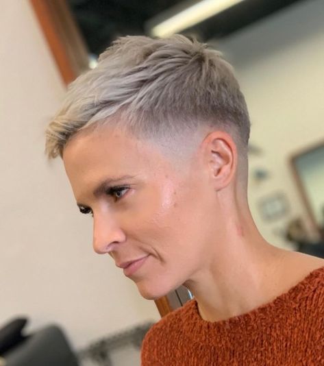 Fade Haircut Women, Shaved Pixie, Short Fade Haircut, Super Short Haircuts, Low Fade Haircut, Short Shaved Hairstyles, Taper Fade Haircut, Pixi Beauty, Short Hair Lengths