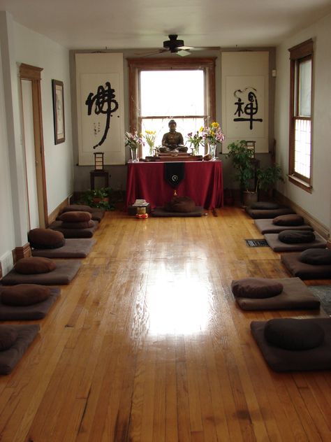 Still Point Zen Buddhist Temple, Detroit, MI Buddhist Meditation Space, Zen Temple Interior, Buddhist Interior Design, Buddhist Temple Interior, Buddhist Meditation Room, Buddhist Room, Buddhist Bedroom, Meditation Hut, Zen Altar