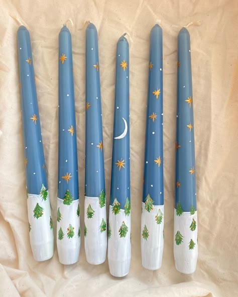 Pretty Candles, Christmas Candles Diy, Painted Candlesticks, Arte Aesthetic, Soya Mumu, Candle Crafts Diy, Pretty Candle, Hand Painted Candles, Art Animation