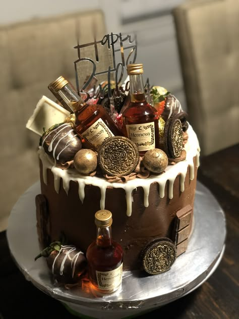 Chocolate Hennessy Cake, Drinks Cake Design, 21st Boy Birthday Cake, 21st Birthday Cake For Boy, Liquor Cake For Men, Boys 21st Birthday Cake, Hennessy Cake For Him, Alcohol Cake Ideas For Men, Men’s Birthday Cake Ideas