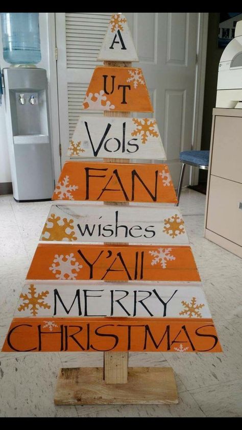 Tennessee Crafts, Tennessee Christmas, Rocky Top Tennessee, Draft Day, Tennessee Orange, Football Crafts, Pallet Christmas Tree, Tennessee Football, Pallet Christmas