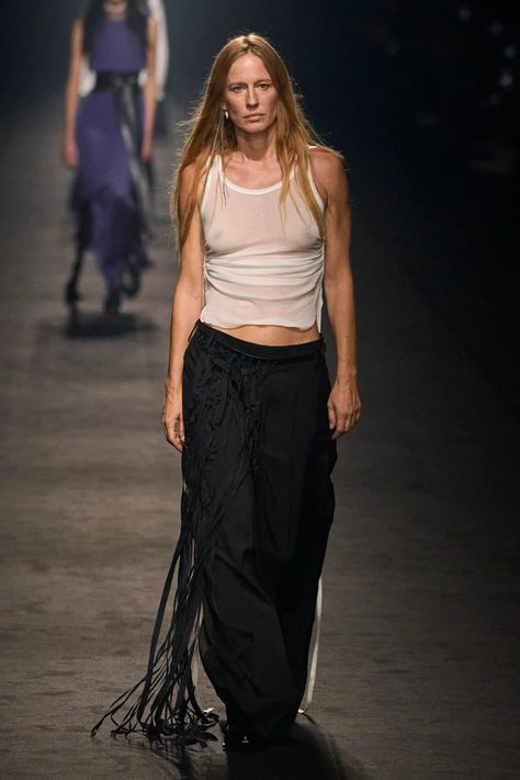 Ann Demeulemeester Spring 2024 Ready-to-Wear Fashion Show | Vogue - https://www.vogue.com/fashion-shows/spring-2024-ready-to-wear/ann-demeulemeester/slideshow/collection#21 Ann Demeulemeester, T-shirts & Tank Tops, Spring 2024, Primavera Estate, Fashion Online Shop, Paris Fashion, Paris Fashion Week, Tank Top Shirt, Fashion News