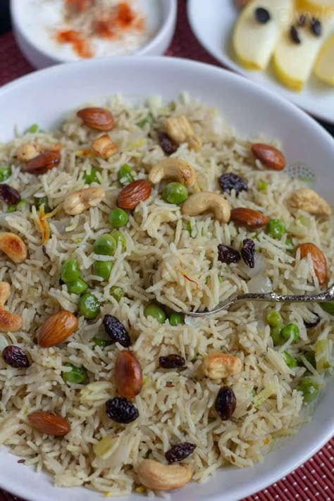 Kashmiri Pulao Recipe, Veg Recipes Indian, Indian Healthy Recipes, Kashmiri Pulao, Healthy Recipes Breakfast, Rice Dishes Recipes, Variety Food, Veg Pulao, Spicy Snacks Recipes