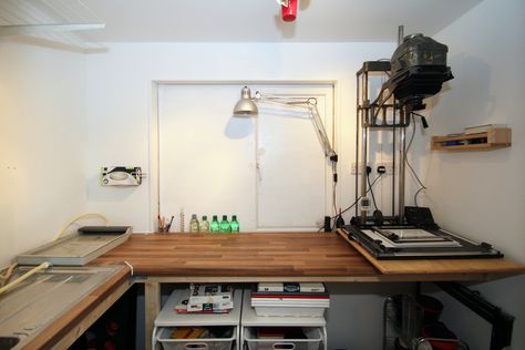 Building a darkroom from scratch | Jonathan Gazeley Home Darkroom Photography, Diy Dark Room Photography, Darkroom Studio, Darkroom Sinks, Home Darkroom, Darkroom Ideas, Photography Studio Interior Design, Laboratory Photography, Workshop House