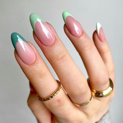 𝐓𝐡𝐞 𝐏𝐫𝐨 𝐆𝐞𝐥™️ on Instagram: “We can’t get enough of these green gradient french tips by @studiohrx 🌿⚡️ Recreate the look using Fizz for the base and gel colours Army,…” Irridescent Nails, Summer Nail Art Designs, White French Nails, Funky Nail Designs, Mint Green Nails, French Tip Nail Art, Aqua Nails, Natural Nail Art, Summer Nail Art