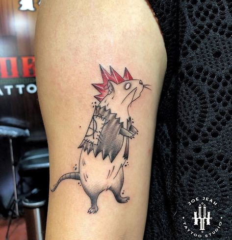 @nickyshi.exe ig Punk Rat Tattoo, Rata Punk, Rat Tattoo Traditional, Punk Rat, Rat Tattoo, Dreamcatcher Tattoo, Leaf Tattoos, Traditional Tattoo, Maple Leaf Tattoo