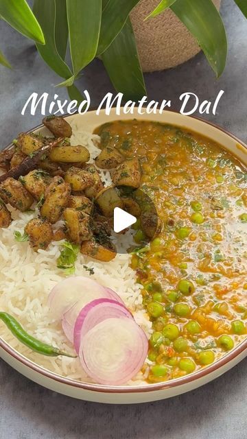 Preetha Athrey on Instagram: "Mixed Matar Dal

Before matar season ends, try this mixed dal, simple but so delicious. Served with Sukhe Masaledar Aloo, it is just the most amazing combination!

Drop a “YES” in the comments and I will share the recipe for the Sukhe Masaledar Aloo!!!

So do give this a try at home and follow my channel for more such easy-to-make delicious recipes and like, share and comment 😍

Ingredients:

* 1/2 cup Arhar Dal
* 1/2 cup Masoor Dal
* 1 onion chopped fine
* 2-3 spring onions, chopped
* 1 tomato, chopped
* 1/2 cup green peas
* 2-3 pods Garlic, chopped
* 1-inch piece of ginger, chopped
* 1-2 green chillies
* 2 cups water
* 1/2 teaspoon turmeric powder
* Salt to taste
* A handful of fresh coriander leaves chopped
* 2 tsp Oil
* 1 tbsp ghee
* 1 tsp Jeera/Cumin see Green Peas Recipe, Onion Greens, Curry Easy, North Indian Food, Dal Tadka, Food Spicy, Peas Recipe, Food Rice, Budget Family Meals