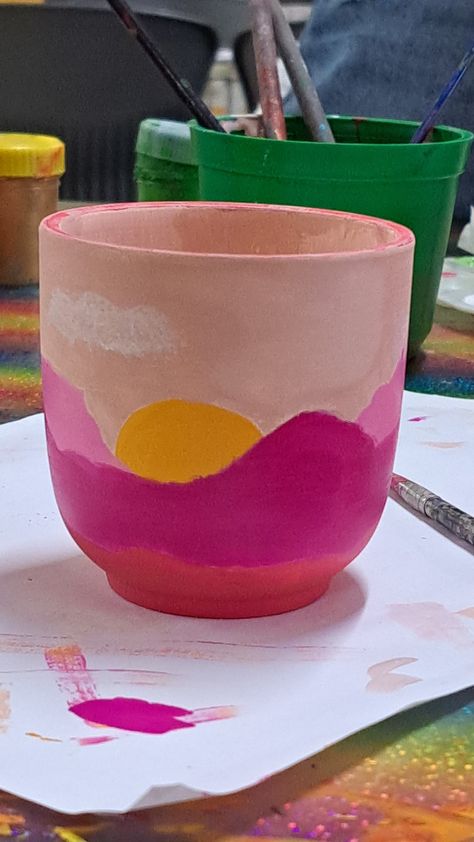 Aesthetic Pottery Painting Aesthetic Ceramic Painting Ideas, Minimalistic Pottery Painting, Pottery Painting Ideas Sunset, Sun Pottery Painting Ideas, Easy Painting Ideas On Pottery, Pick And Paint Pottery Ideas, Paint It Pottery Ideas, Retro Pottery Painting Ideas, All Fired Up Pottery Ideas