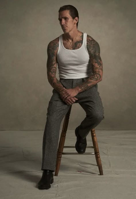 Tattooed Men Fashion, Tattooed Men Style, Mob Husband Outfit, Mafia Fashion Men, Mafia Style Men, Mafia Outfits Men, 1950 Mens Fashion, Miami Style Outfits, Mafia Fashion