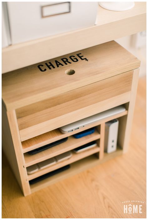 How to make a DIY Charging Station for Electronic Devices Charging Station Ideas, Diy Charging Station, Ipad Charging Station, Electronic Charging Station, Diy Projects For Bedroom, Phone Charging Station, Charging Stations, Home Office Organization, Diy Electronics