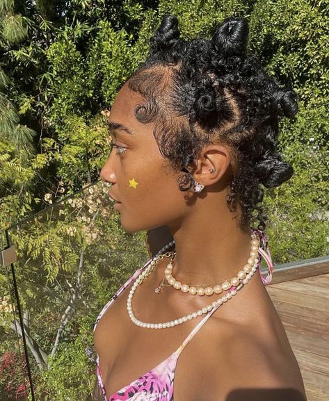 Protective Hairstyle No Added Hair, Natural Hair At The Beach, 90s Curly Hairstyles Natural Hair, Black Women Hairstyles Natural Short, Hairstyles For Black Women Natural Short, Dope Hairstyles Black Women, Natural Hairstyles Short Hair, Curly Hair Summer Hairstyles, Curly Hair Summer