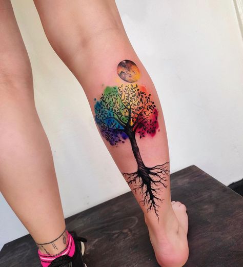 Bonito Tatuaje Árbol con raíces por Tata Ardila Diaz Colored Tattoo Design, Rose Tattoo Sleeve, Forarm Tattoos, Tatuaje A Color, Tattoo Project, Disney Tattoos, Artist Drawing, Rose Tattoo, Ink Art