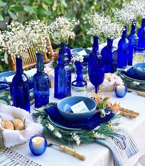 Mama Mia Table Decorations, Greek Theme Party Decorations Ideas, Sapphire Theme Party, Santorini Party Decorations, Sapphire Party Theme, Mama Mia Centerpieces, Greek Centerpieces, Mama Mia Brunch, Mamma Mia Centerpieces