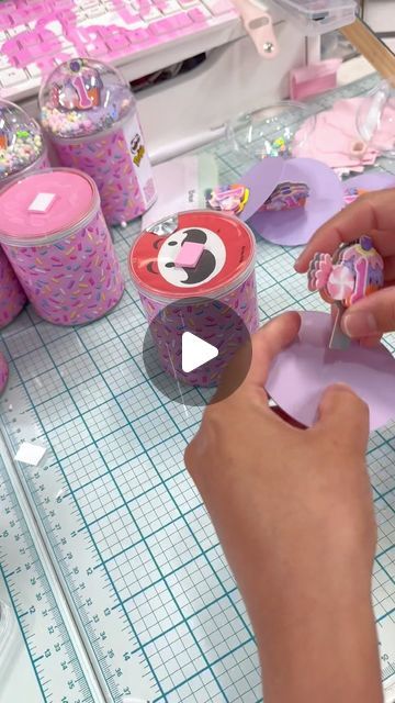 Diy Princess Party Favors, Candy Box Ideas Diy, Diy Princess Party, Barbie Centerpieces, Sweet One Party, Topper Barbie, Treat Tables, Party Ideas Kids, Mickey Invitations