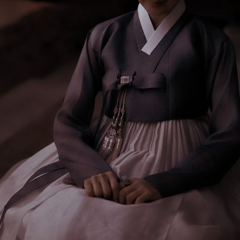 Old Korea Aesthetic, Kanto Aesthetic, Korean Royalty Aesthetic, Daughter Of The Moon Goddess Aesthetic, The Girl Who Fell Beneath The Sea Aesthetic, Historical Drama Aesthetic, Korean Traditional Aesthetic, Korean Historical Aesthetic, Ancient Korea Aesthetic