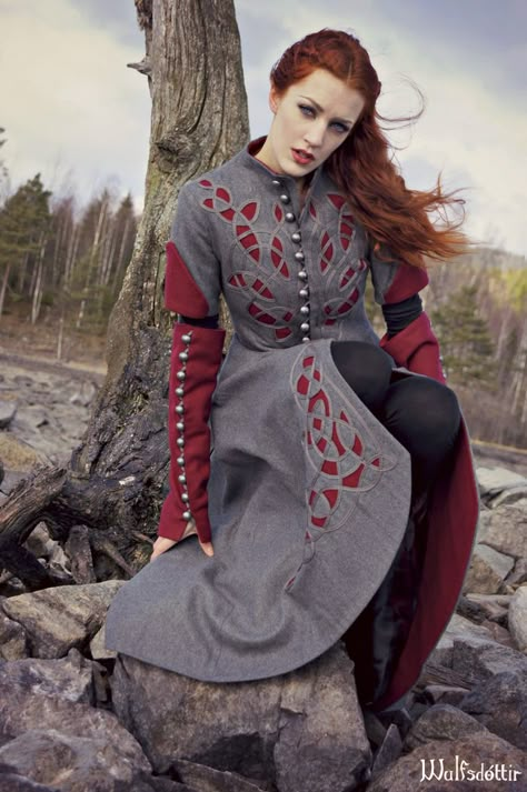 Medieval clothing by Wulfsdottir.deviantart.com on @deviantART Costume Viking, Fairy Tale Costumes, Medieval Costume, Medieval Clothing, Medieval Dress, Fantasy Costumes, Medieval Fashion, Woolen Coat, Little Red Riding Hood