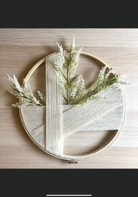 Embroidery Hoop Frame Ideas, Branch Art Diy, Boho Picture Frames, Home Gel Nails, Yarn Wall Art, Boho Crafts Diy, Diy Boho Decor, Dried Flower Wreaths, Home Nails