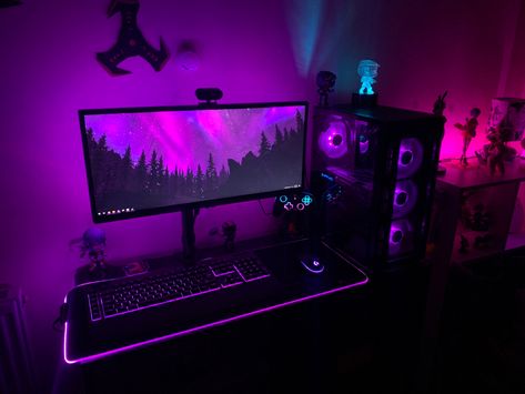 Cool Gaming Setups, Set Up Gamer, Philips Hue Lights, Purple Games, Best Gaming Setup, Hue Lights, Gamer Setup, Purple Theme, Pc Gaming Setup