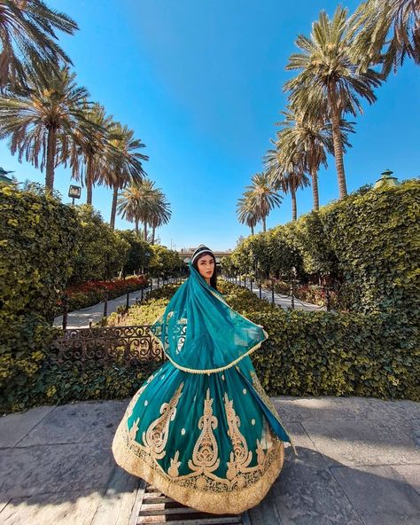 Iran Traditional Clothes, Persian Culture Aesthetic, Traditional Iranian Clothing, Iran Clothing, Iranian Clothes, Persian Aesthetic, Persian Clothing, Persian Dress, Persian Dance