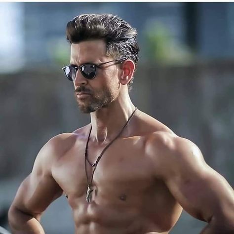 Six Pack Body, Hrithik Roshan Hairstyle, Handsome Italian Men, Men Fashion Photoshoot, Handsome Celebrities, Italian Men, Hrithik Roshan, Gym Workout Tips