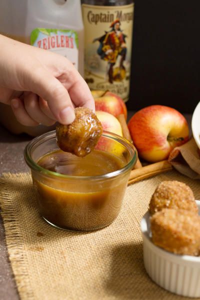 Apple cider donut holes with hot buttered rum dipping sauce. Pretty much the best thing about Autumn, as far as we're concerned. Apple Cider Donut Holes Recipe, Apple Cider Donut Holes, Donut Holes Recipe, Rum Sauce, Fall Eats, Cake Pop Maker, Buttered Rum, Apple And Cinnamon, Hot Buttered Rum