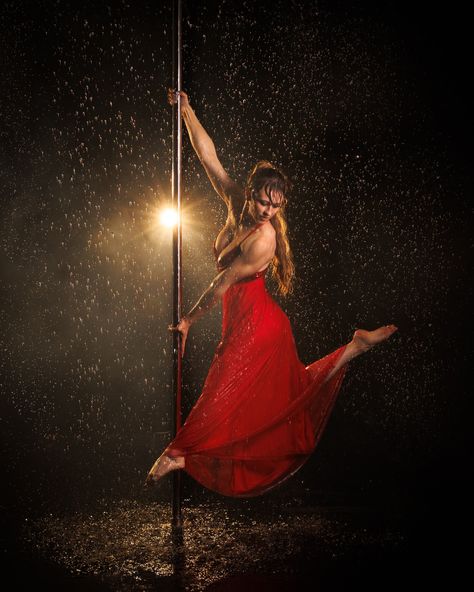 Pole Dance Photoshoot, Pole Photography, Pole Photoshoot, Rain Photoshoot, E Photo, Dance Photos, Dancing In The Rain, Pole Dance, Pole Dancing