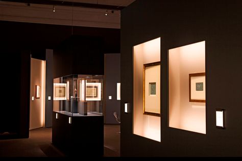 Projects - Culture - "Leonardo da Vinci/1452-1519" exhibition at the Palazzo Reale, Milan | ERCO Interior Design Exhibition, Museum Lighting, Museum Interior, Museum Exhibition Design, Art Gallery Interior, Museum Displays, Lighting Companies, Lighting Concepts, Exhibition Booth Design