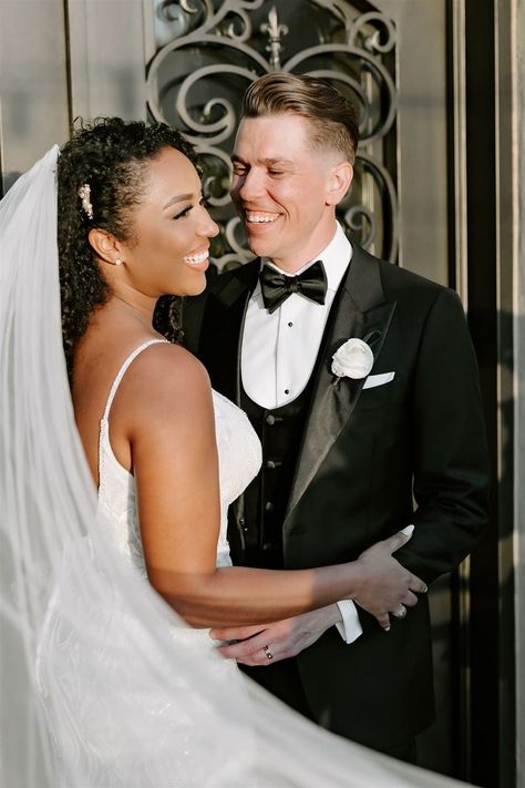 Black Bride White Groom, Mixed Couples Wedding, Bride Long Veil, Interracial Couple Wedding, Grooms Tuxedo, Poses For Wedding, Interracial Wedding Photos, Couple Poses Wedding, Wedding Photo Ideas Bride