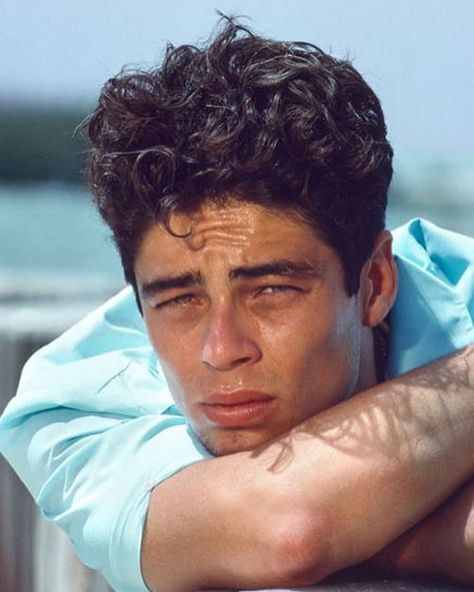 Benicio Del Toro Young, Lana Del Rey Vinyl, Hot Actors, Sense Of Humor, Dream Guy, Movie Stars, Character Inspiration, Favorite Tv Shows, Actors & Actresses